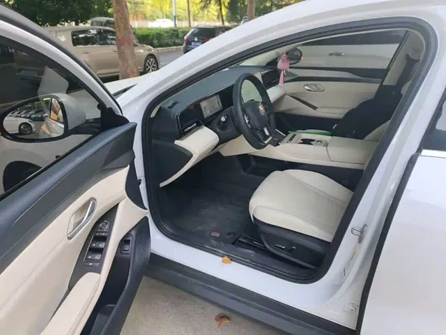 BYD Qin L — Фото автомобиля 15