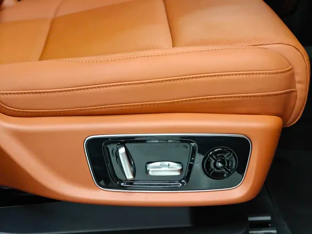 Li Auto L8 — Фото автомобиля 15