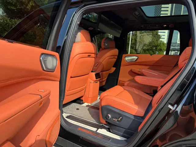 Lynk & Co 900 — Фото автомобиля 7