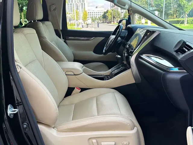Toyota Alphard — Фото автомобиля 12