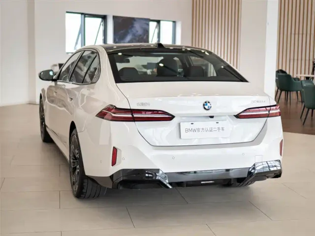 BMW 5 Series — Фото автомобиля 9