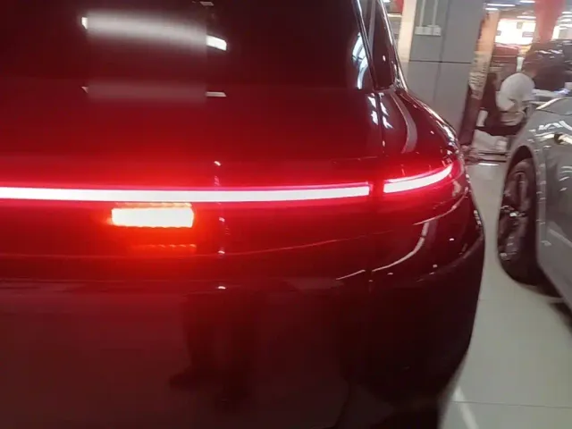 Li Auto L8 — Фото автомобиля 7