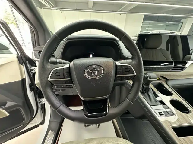 Toyota Toyota Sienna 2026 2.5L Hybrid AWD Exclusive Edition — Фото автомобиля 6
