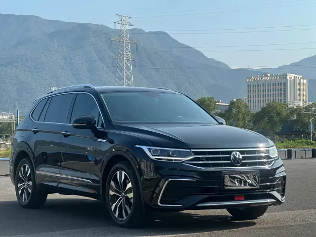 Volkswagen Tiguan L — Фото автомобиля 3