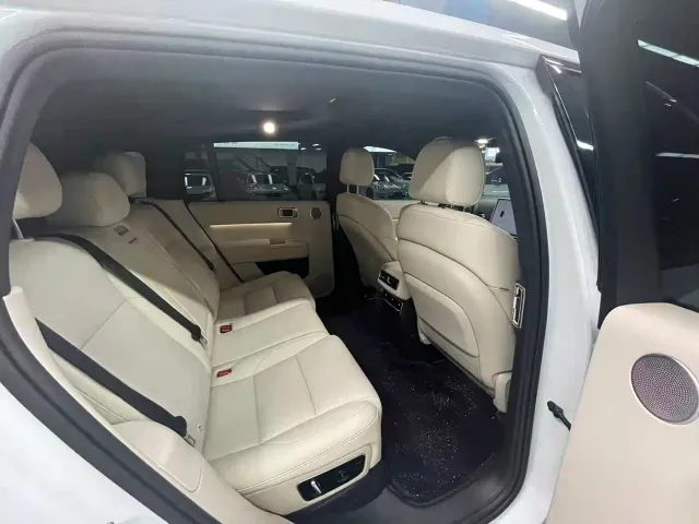 Li Auto L7 — Фото автомобиля 5