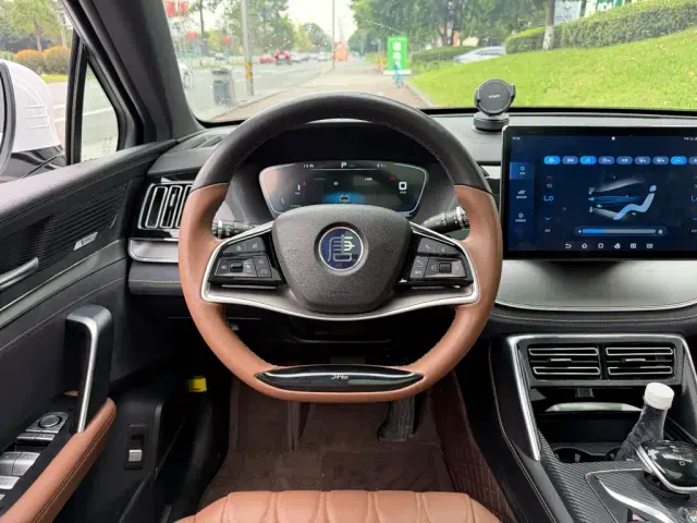 BYD Tang — Фото автомобиля 14