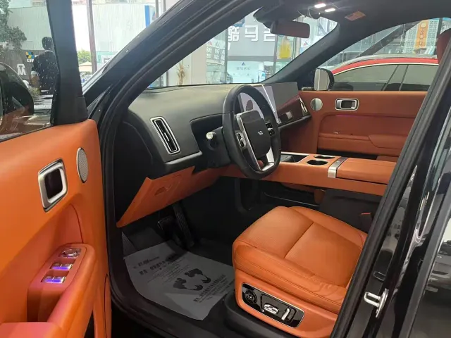Li Auto L8 — Фото автомобиля 5