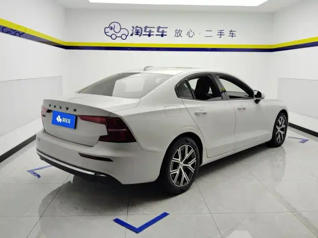 Volvo S60 — Фото автомобиля 3