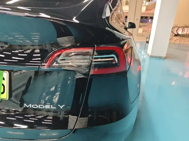 Tesla Model Y 2023 Rear-Wheel Drive Edition — Фото автомобиля 7