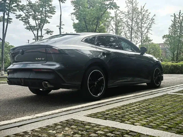 Changan UNI-V — Фото автомобиля 3