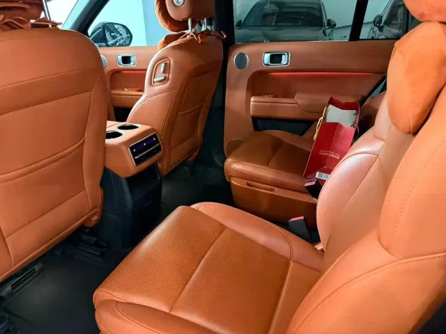Li Auto L8 — Фото автомобиля 4
