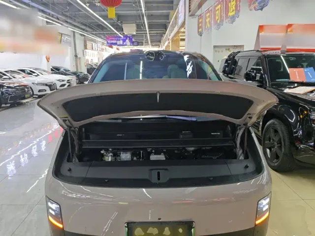 Li Auto MEGA — Фото автомобиля 19