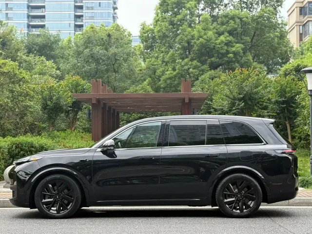 Li Auto L8 — Фото автомобиля 7