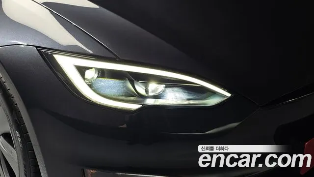 Tesla Model S — Фото автомобиля 7