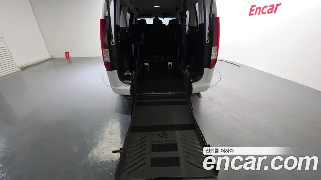 Hyundai Staria Staria L3.5 Инвалидная коляска Подъёмник/Slope — Фото автомобиля 18