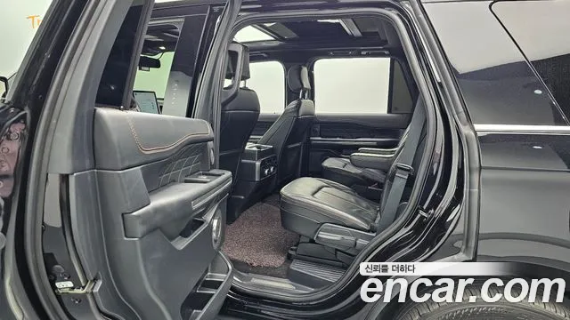 Ford Expedition — Фото автомобиля 4