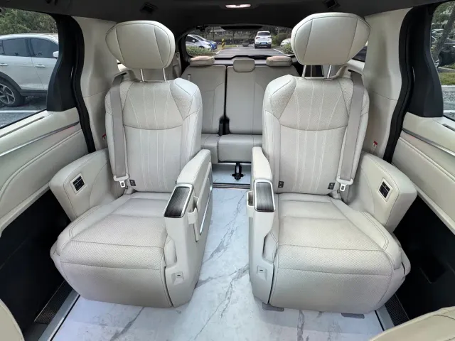 Toyota Granvia — Фото автомобиля 9
