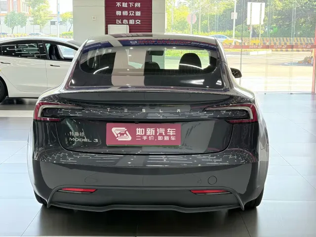 Tesla Model 3 — Фото автомобиля 7