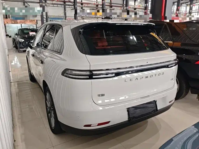 Leapmotor C10 — Фото автомобиля 4