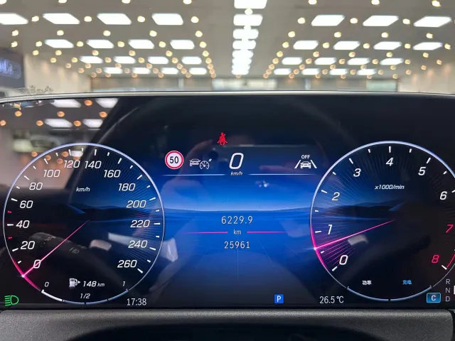 Mercedes-Benz E-Class — Фото автомобиля 16