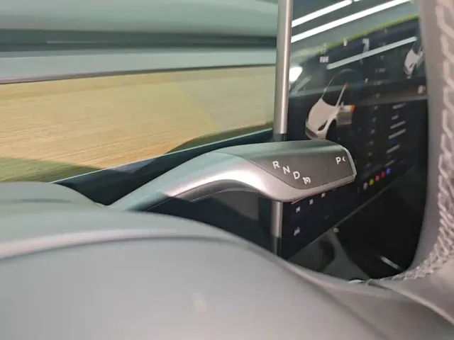 Tesla Model Y — Фото автомобиля 13