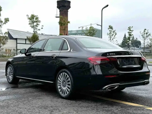 Mercedes-Benz E-Class — Фото автомобиля 7