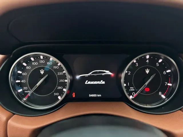 Maserati Levante — Фото автомобиля 12