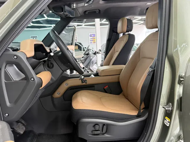 Land Rover Defender — Фото автомобиля 17