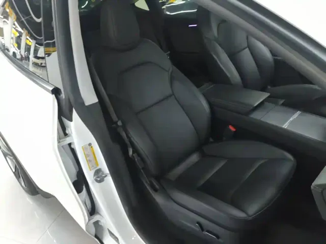 Tesla Model Y — Фото автомобиля 24