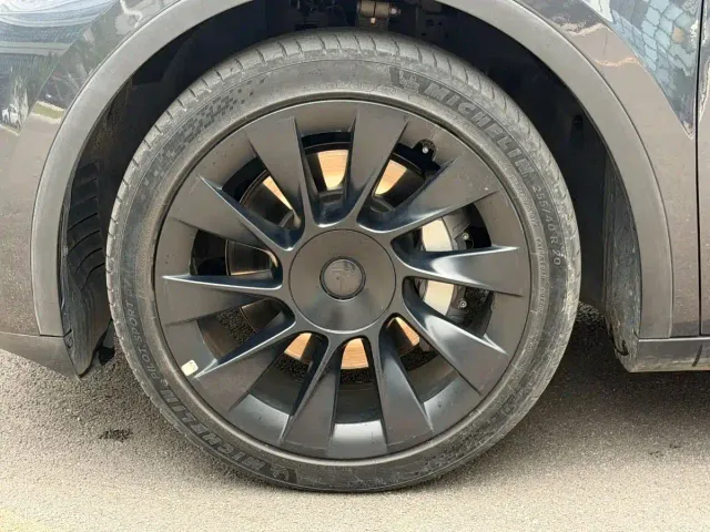 Tesla Model Y — Фото автомобиля 7