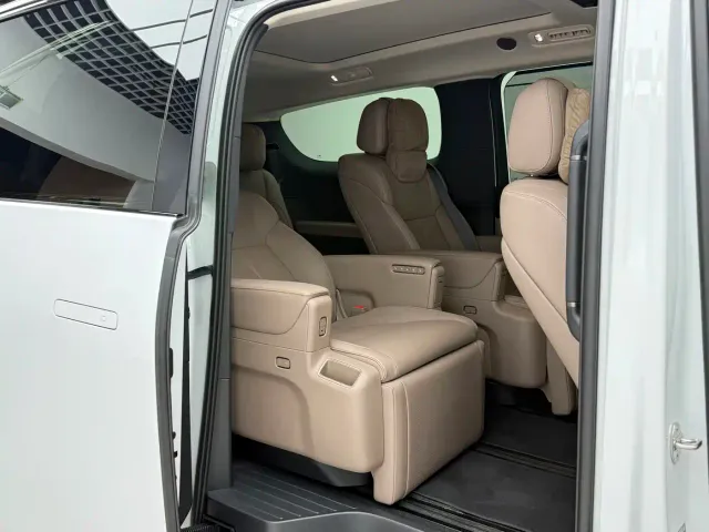 Li Auto MEGA — Фото автомобиля 22