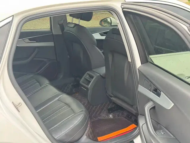 Audi A4L — Фото автомобиля 14