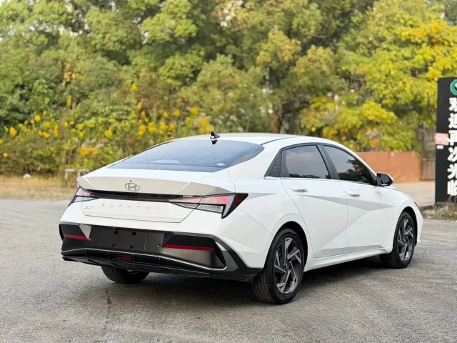 Hyundai Elantra — Фото автомобиля 4