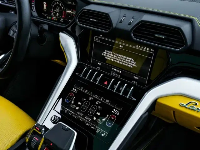 Lamborghini Urus — Фото автомобиля 19