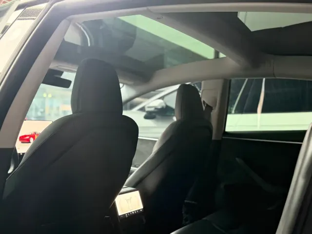 Tesla Model 3 — Фото автомобиля 6