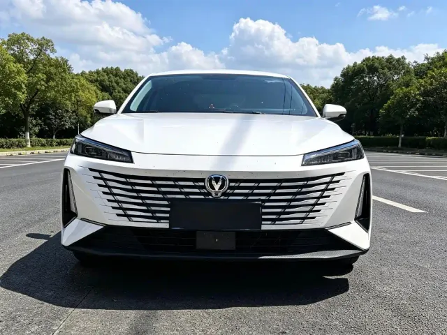 Changan Eado — Фото автомобиля 2