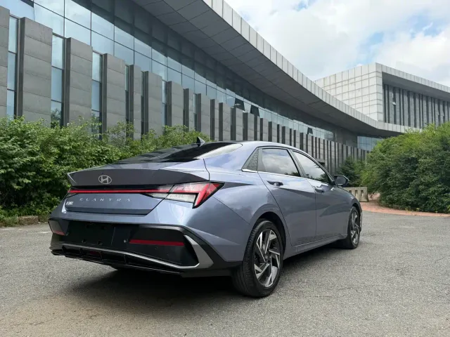 Hyundai Elantra — Фото автомобиля 6