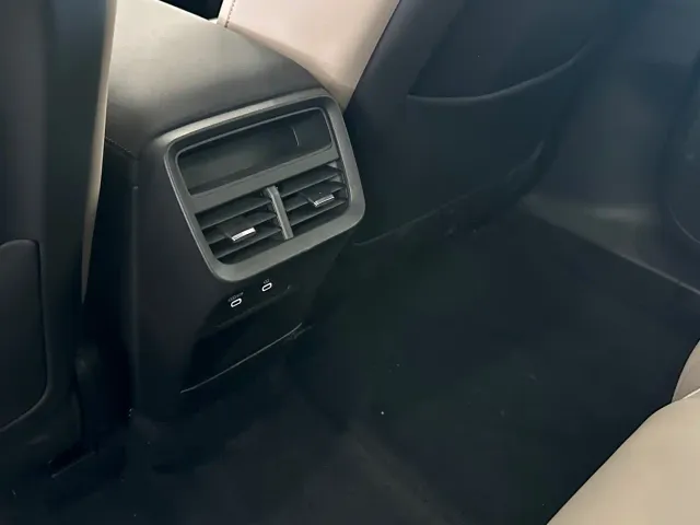 Volvo XC70 Plug-in Hybrid — Фото автомобиля 17
