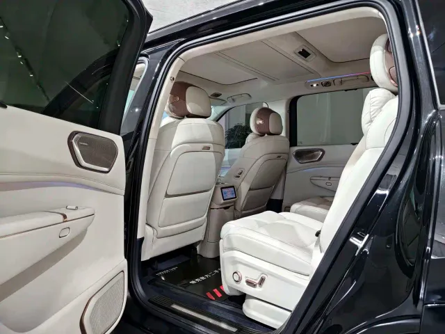 Lynk & Co 900 — Фото автомобиля 7