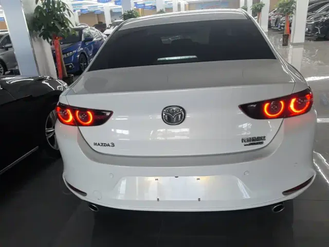 Mazda Axela — Фото автомобиля 3
