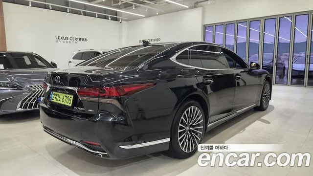 Lexus LS — Фото автомобиля 2