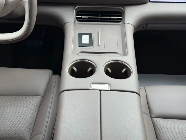 IM Motors LS6 — Фото автомобиля 12