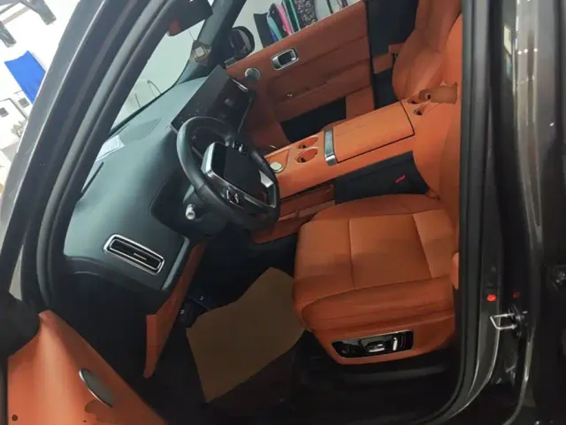 Li Auto L8 — Фото автомобиля 14