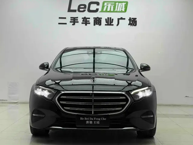 Mercedes-Benz E-Class — Фото автомобиля 3