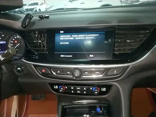 Buick Regal — Фото автомобиля 12