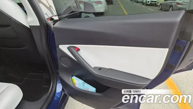 Tesla Model Y — Фото автомобиля 9