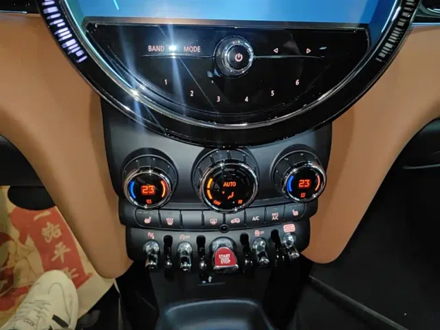 MINI Hatch — Фото автомобиля 12