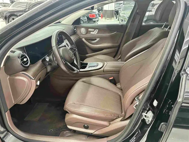Mercedes-Benz E-Class — Фото автомобиля 12