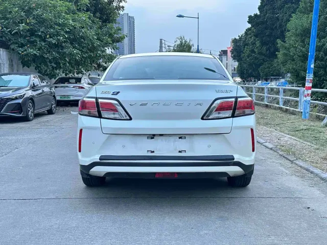 Venucia D60 EV — Фото автомобиля 5