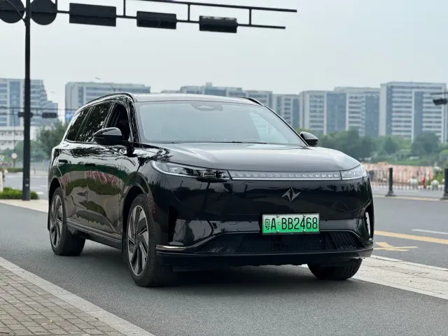 Dongfeng eπ 008 — Фото автомобиля 3